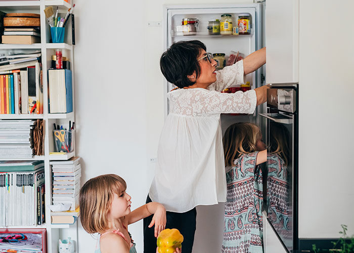 como hacer que mi refrigerador gasta menos luz