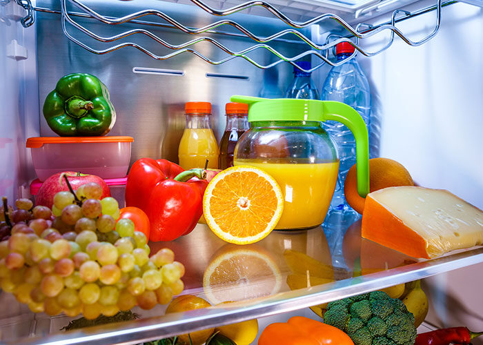 porque mi refrigerador hace hielo en la parte de abajo